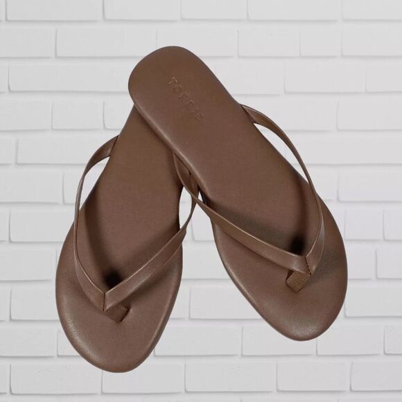 Torrid Sunnie Flip Flops 8 WW Brown Deep Taupe Sandals Shoes Extra Wide NEW - Picture 1 of 6